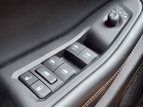 Used 2025 Jeep Grand Cherokee Altitude AWD/4WD image 16