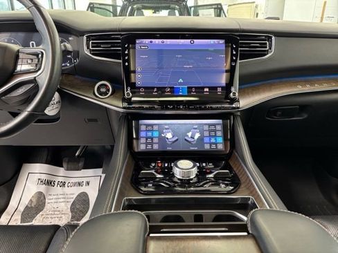 Used 2022 Jeep Grand Wagoneer Series I AWD/4WD image 11