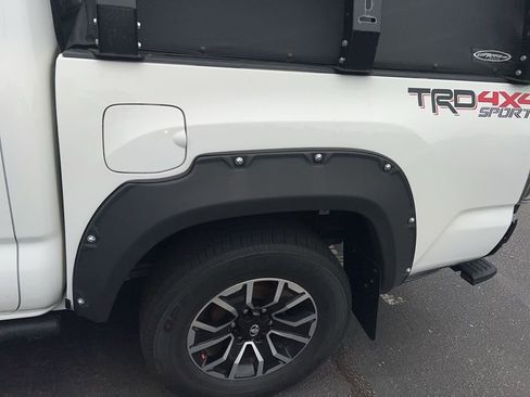 Used 2021 Toyota Tacoma TRD Sport AWD/4WD image 10