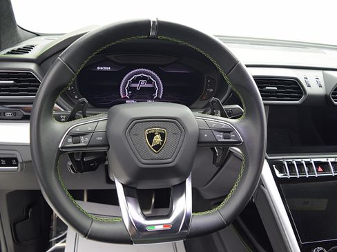 Used 2019 Lamborghini Urus AWD/4WD image 21