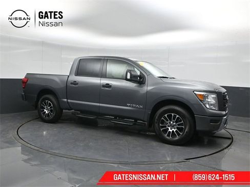 Used 2024 Nissan Titan SV w/ SV Convenience Package image 1