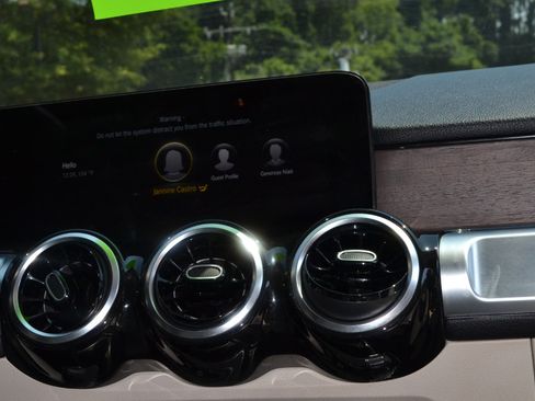 Used 2023 Mercedes-Benz GLB 250 image 21