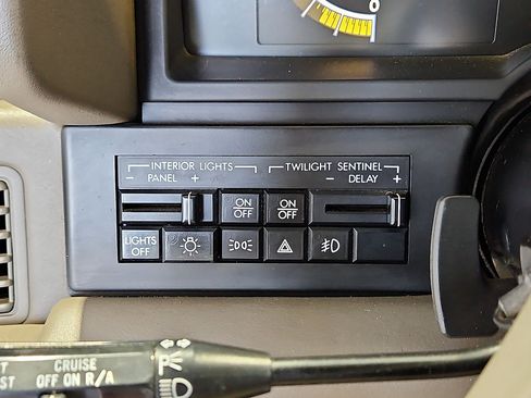 Used 1993 Cadillac Allante FWD image 22