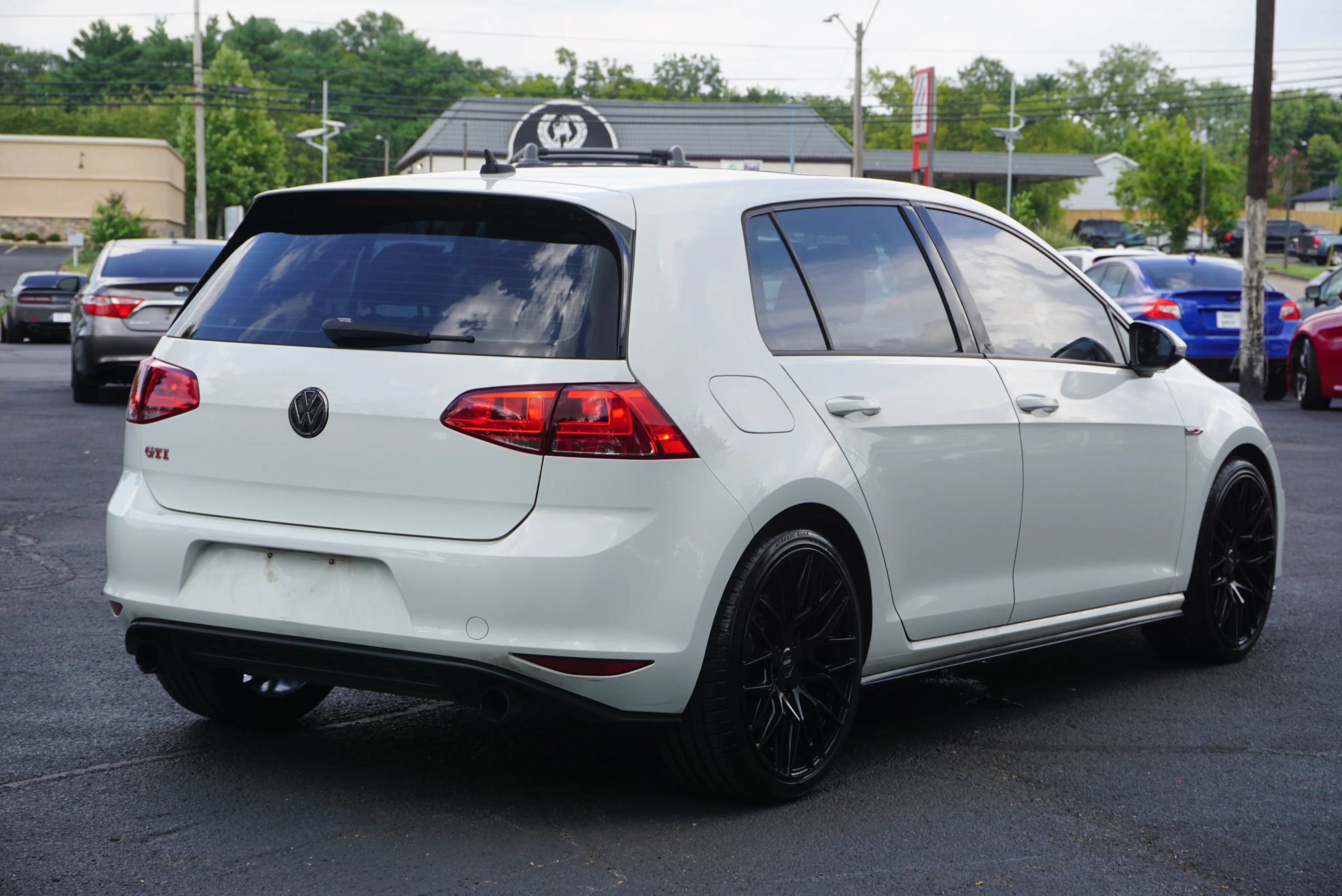 Used 2017 Volkswagen GTI SE FWD image 7