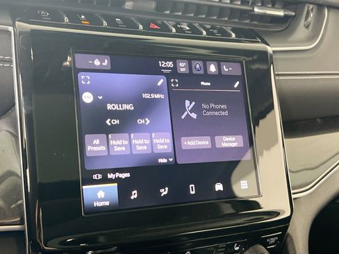 Used 2023 Jeep Grand Cherokee Laredo w/ Luxury Tech Group I image 14