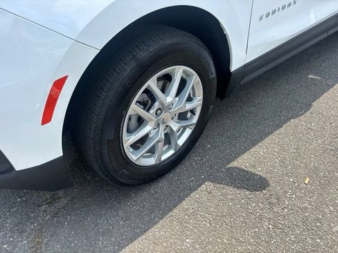 Certified 2024 Chevrolet Equinox LS w/ Driver Confidence II Package FWD image 3