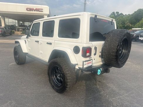 Used 2018 Jeep Wrangler Unlimited Sahara image 2