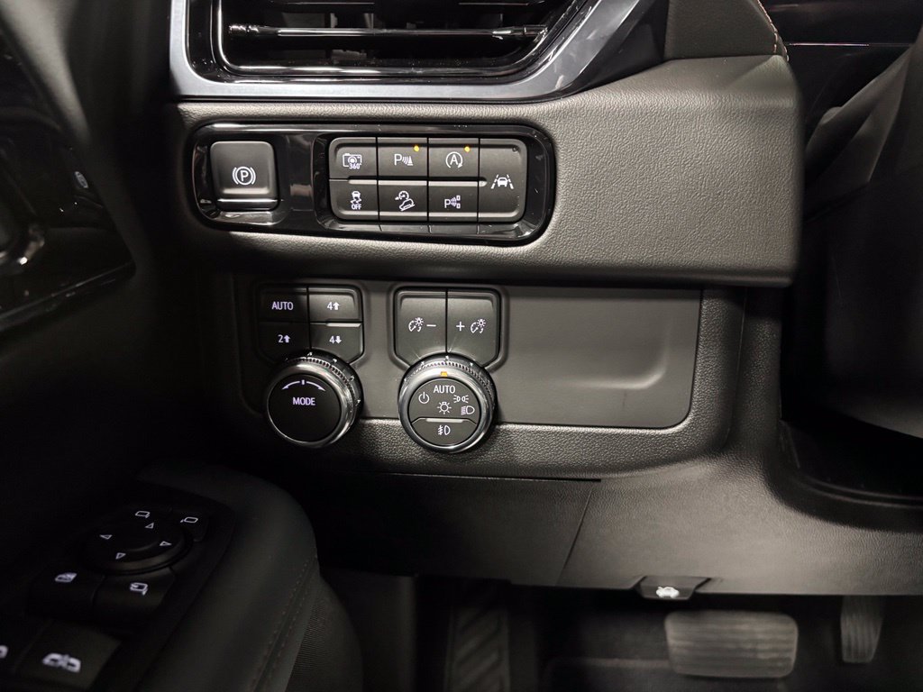 Used 2026 GMC Yukon XL AT4 AWD/4WD image 17