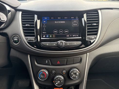 Used 2022 Chevrolet Trax LT w/ LT Convenience Package image 38