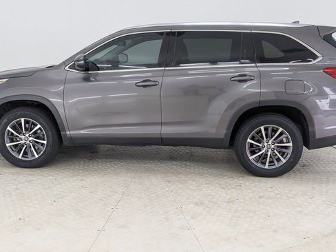 Used 2019 Toyota Highlander XLE image 2