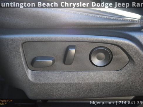 Used 2023 Chevrolet Suburban LT image 33