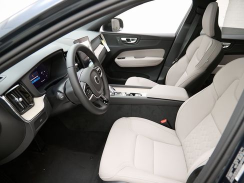 New 2026 Volvo XC60 B5 Plus w/ Protection Package Premier image 19