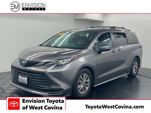 Used 2021 Toyota Sienna LE FWD image 1