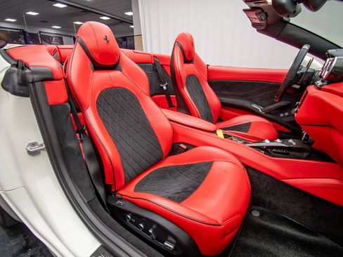 Used 2016 Ferrari California T RWD image 14