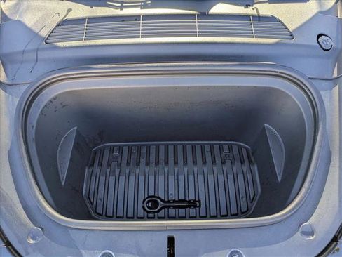 Used 2021 Tesla Model Y Long Range image 23