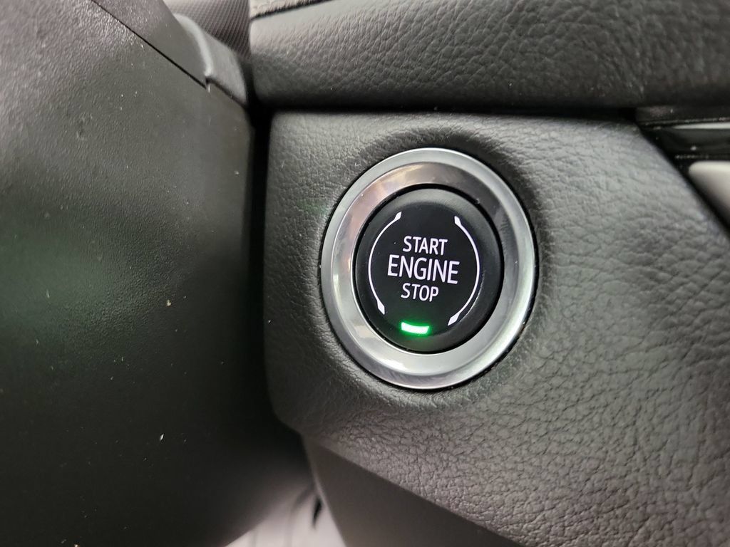 Certified 2024 Cadillac XT4 Luxury w/ Cold Weather Package FWD image 35