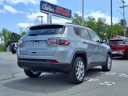 Used 2022 Jeep Compass Latitude image 4