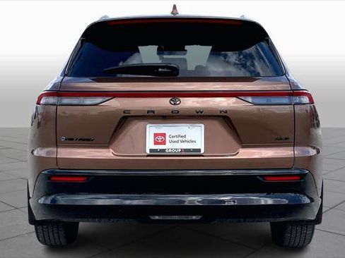 Certified 2026 Toyota Crown Signia XLE image 5