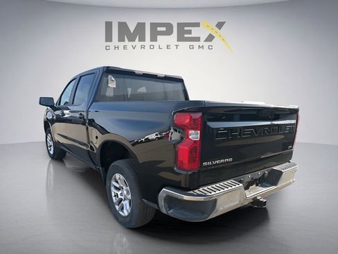 Used 2022 Chevrolet Silverado 1500 LT AWD/4WD image 2