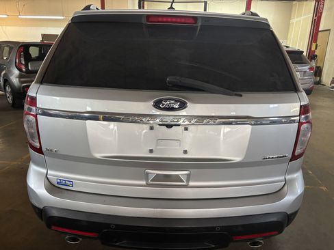 Used 2014 Ford Explorer XLT w/ Equipment Group 202A image 5