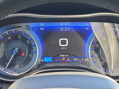 Used 2023 Chrysler 300 Touring w/ Sport Appearance Package image 22