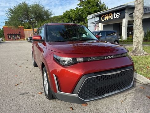 Used 2025 Kia Soul LX w/ LX Technology Package FWD image 2