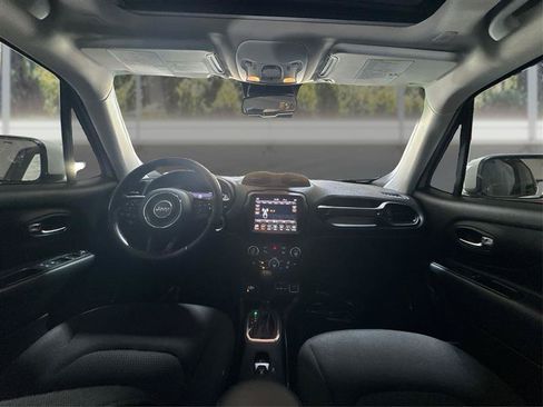 Used 2018 Jeep Renegade Altitude w/ UConnect 8.4 Nav Group AWD/4WD image 25