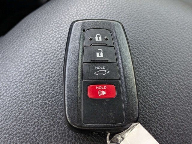 Used 2025 Toyota RAV4 XLE FWD image 29