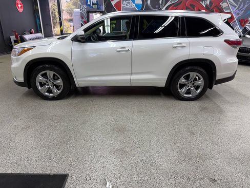 Used 2015 Toyota Highlander Limited AWD/4WD image 2