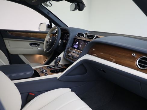 New 2025 Bentley Bentayga Extended Wheelbase image 23