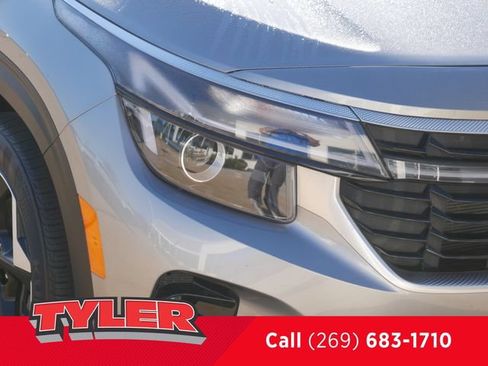 Used 2024 Kia Seltos EX AWD/4WD image 10