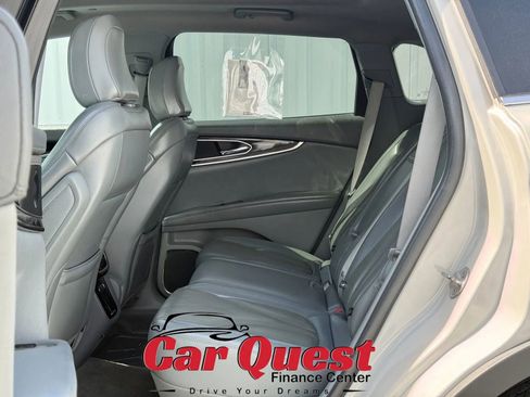 Used 2021 Lincoln Nautilus Reserve image 12