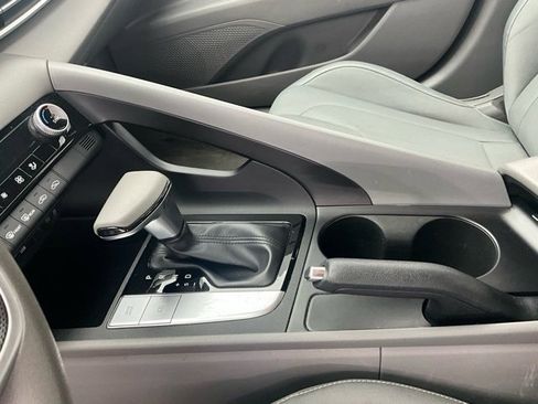 Used 2023 Hyundai Elantra SEL image 16