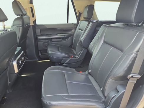 Used 2024 Ford Expedition XLT image 20