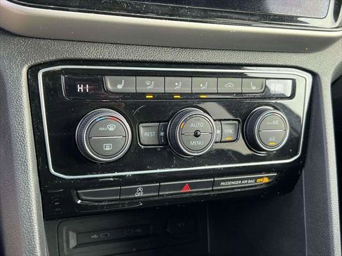 Used 2023 Volkswagen Atlas SE image 29