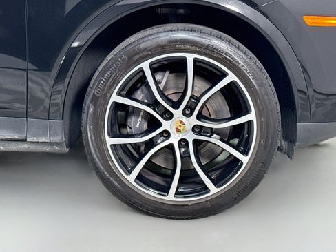Used 2023 Porsche Cayenne AWD/4WD image 32