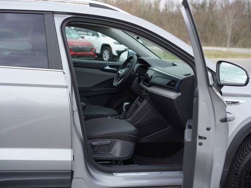 Used 2023 Volkswagen Taos SE w/ Panoramic Sunroof Package image 20