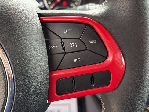 Used 2021 Jeep Renegade Latitude AWD/4WD image 9