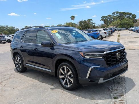 Used 2025 Honda Pilot Touring image 2