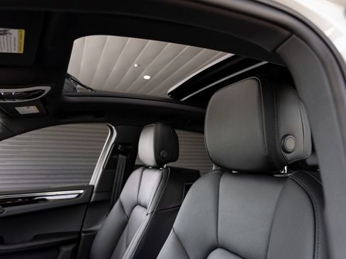 Certified 2025 Porsche Macan Base image 23