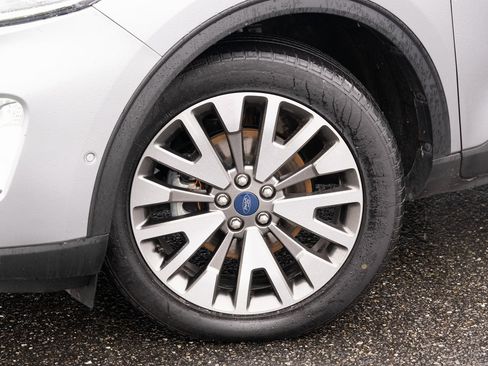 Used 2021 Ford Escape Titanium image 24