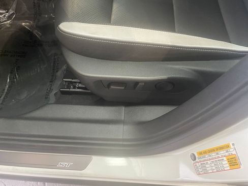 Used 2024 Buick Envision Sport Touring image 23