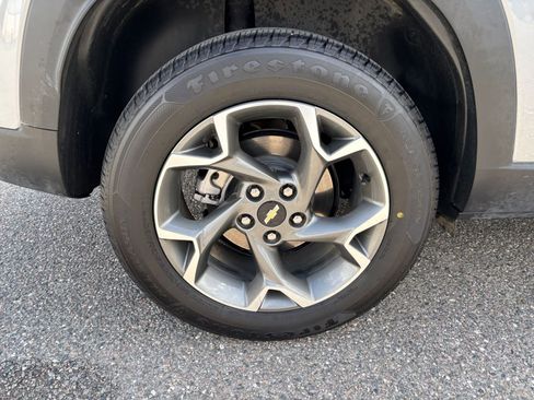 Used 2025 Chevrolet Trax LT FWD image 28