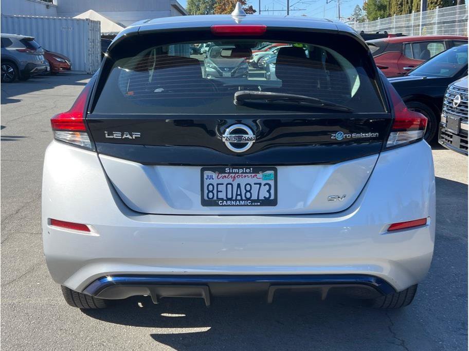 Used 2018 Nissan Leaf SV w/ SV Technology Package FWD image 4