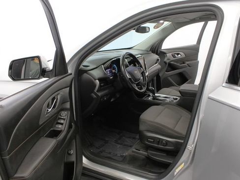 Used 2020 Chevrolet Traverse LT FWD image 14