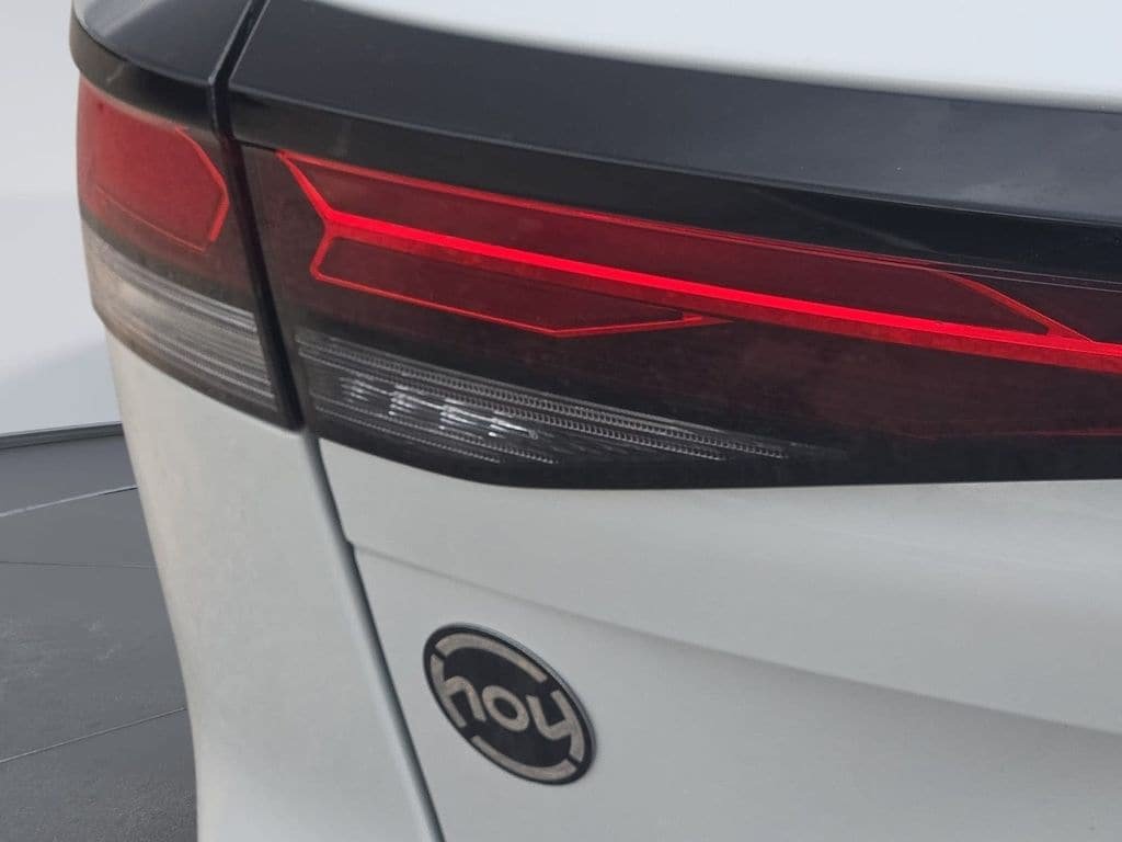 New 2026 Volkswagen Tiguan SE R-Line FWD image 9