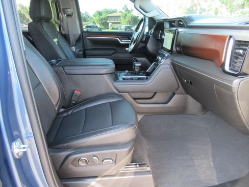 Used 2025 GMC Sierra 1500 Denali w/ Denali Reserve Package AWD/4WD image 11