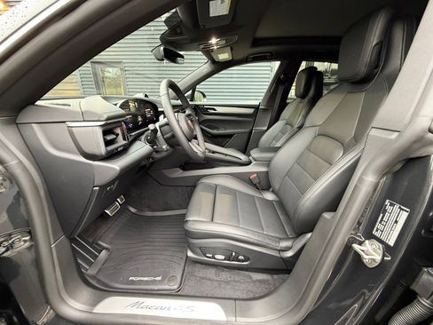 New 2025 Porsche Macan 4S Electric image 5