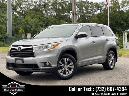 Used 2014 Toyota Highlander XLE image 1