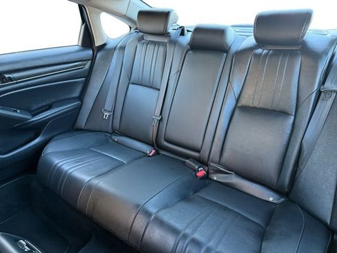 Used 2020 Honda Accord Touring image 11